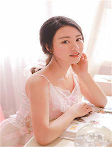 美女爽到嗷嗷嗷叫,一边吃奶边做边爱